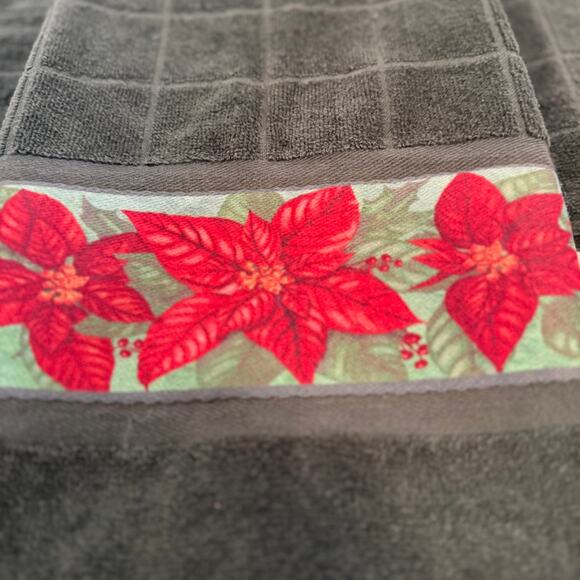 Christmas Holiday Poinsettia Textured Hand Towel Cotton Set of 2 Guest Towels - Picture 4 of 5
